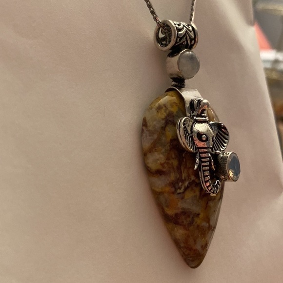 🐘🐘 New Elephant In Natural stones; Coconut jasper & opalite Pendent - Picture 3 of 10